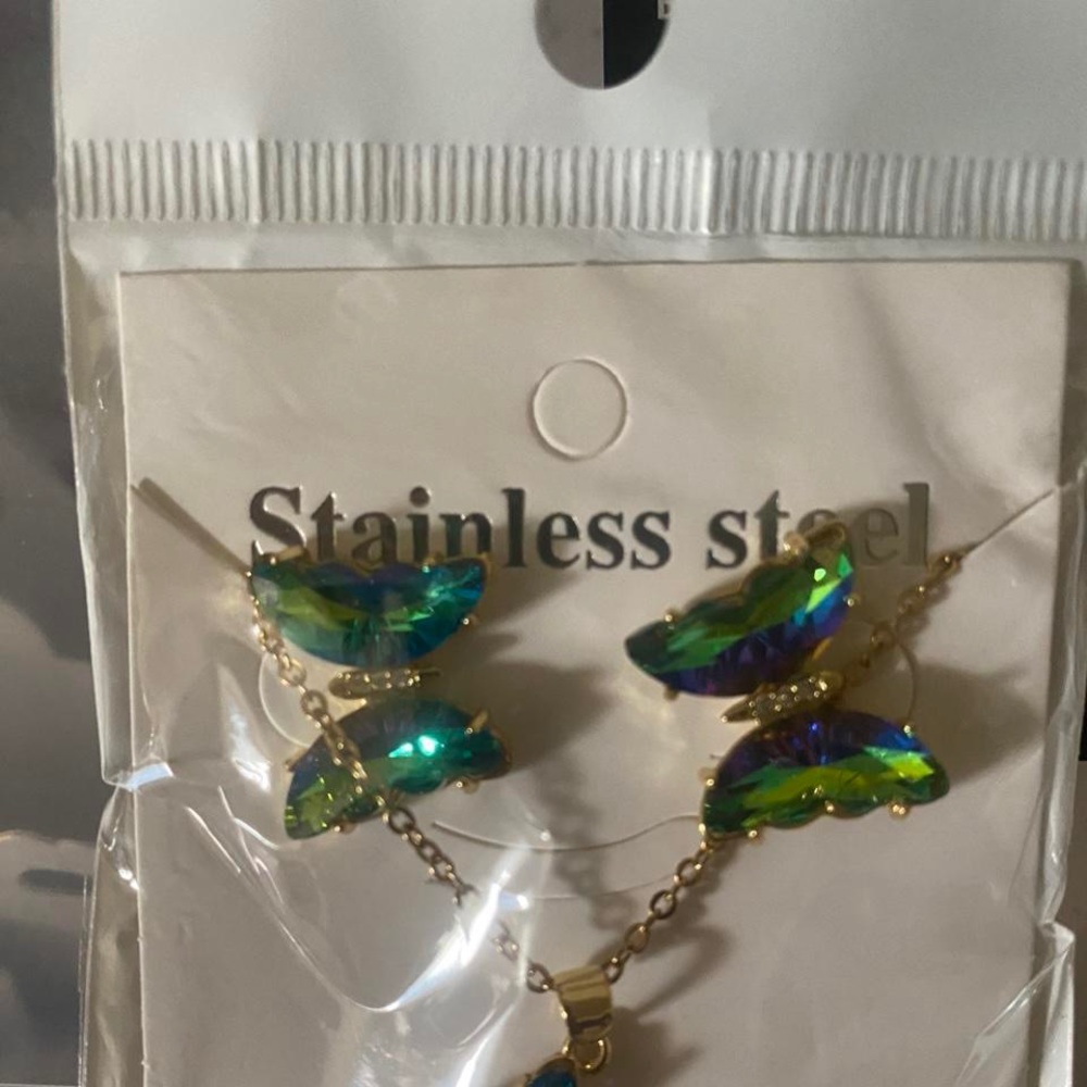 Butterfly Jewelry Set - Picture 2 of 3